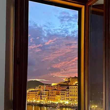 Отель Le Stanze Sul Mare Портоферрайо Экстерьер фото