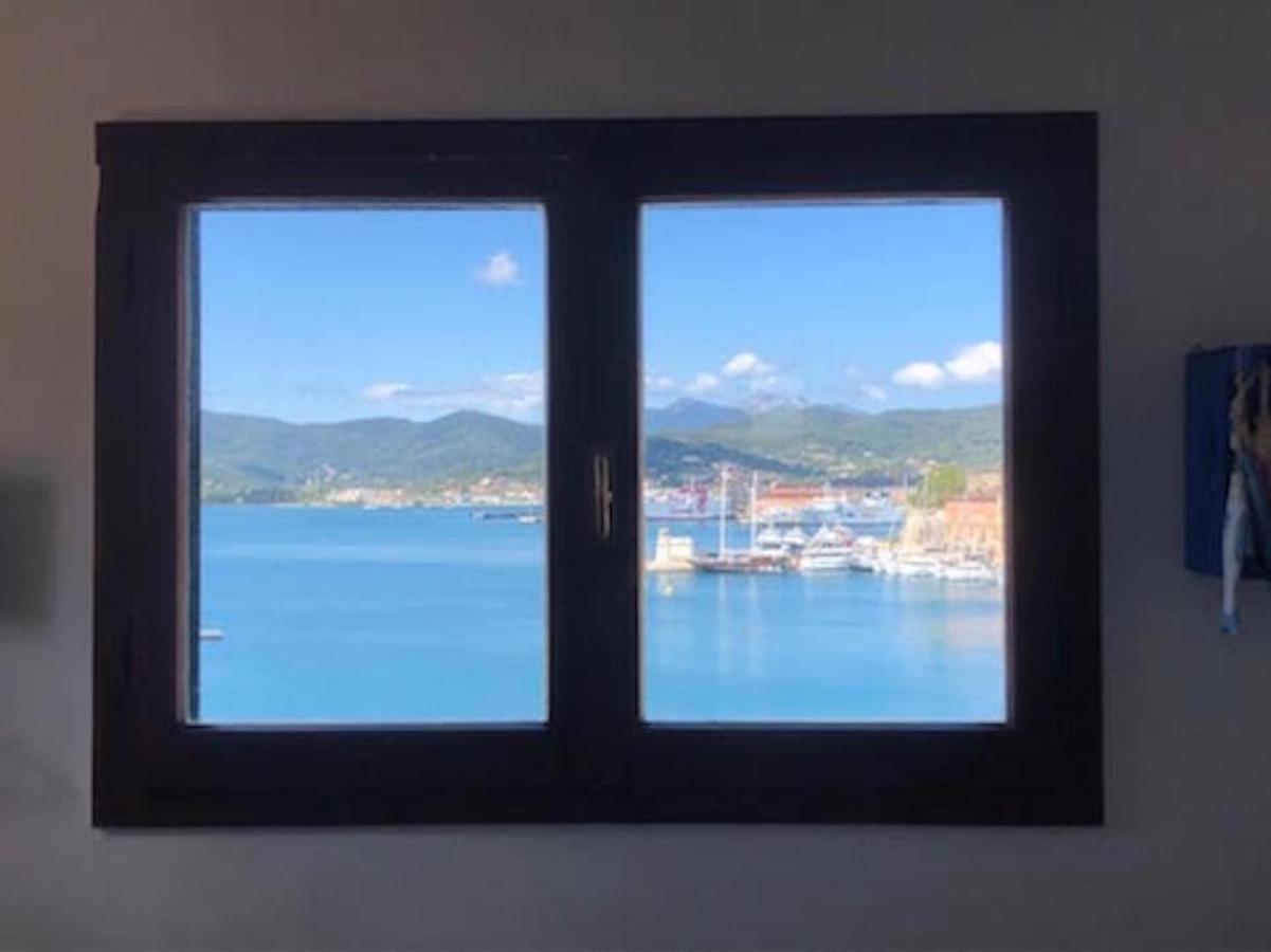 Отель Le Stanze Sul Mare Портоферрайо Экстерьер фото