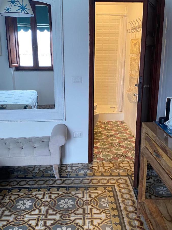 Отель Le Stanze Sul Mare Портоферрайо Экстерьер фото